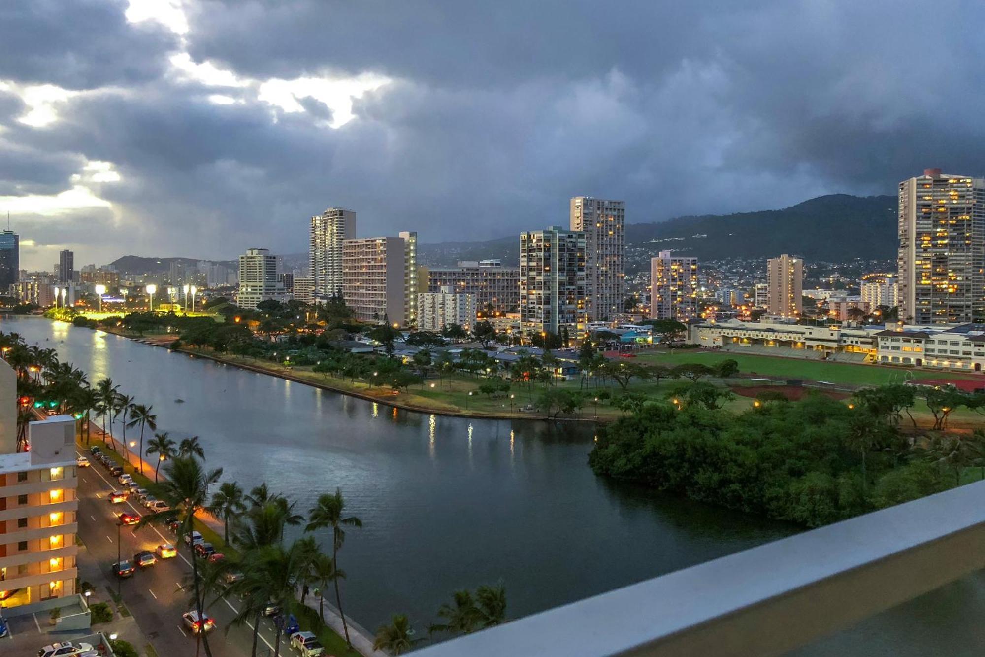 Apartments At Palms Waikiki Гонолулу Номер фото